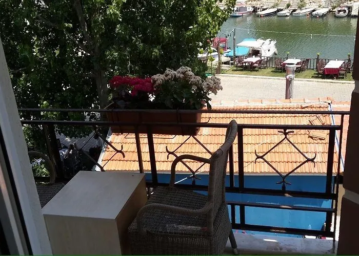 לינה וארוחת בוקר Deniz Kizi Garden *