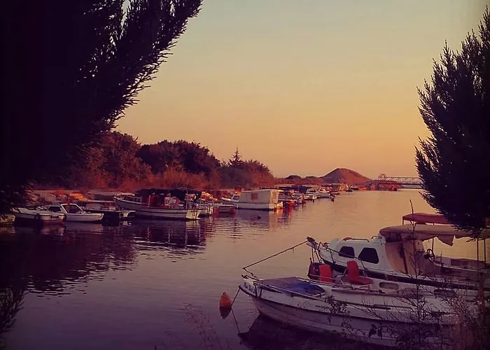 לינה וארוחת בוקר Deniz Kizi Garden *