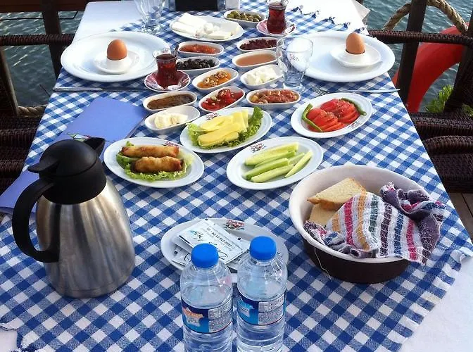 לינה וארוחת בוקר Deniz Kizi Garden *