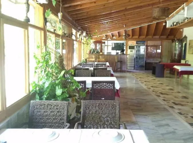 לינה וארוחת בוקר Deniz Kizi Garden גומולדור