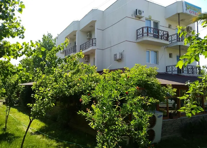 לינה וארוחת בוקר Deniz Kizi Garden