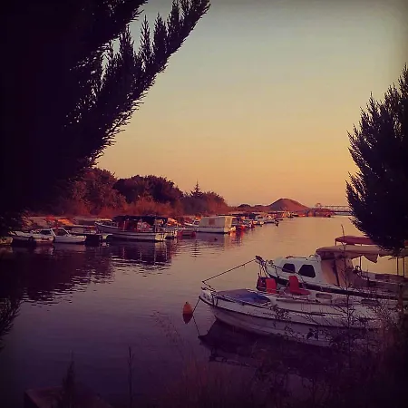 לינה וארוחת בוקר Deniz Kizi Garden *