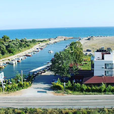 לינה וארוחת בוקר Deniz Kizi Garden *