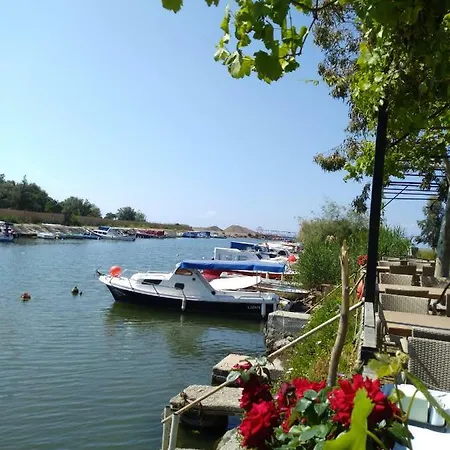 Deniz Kizi Garden Bed and breakfast